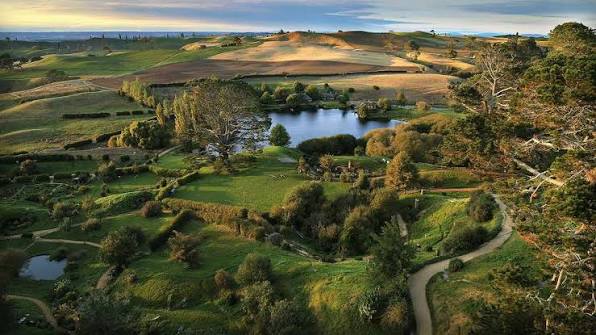 Hobbiton Movie Set